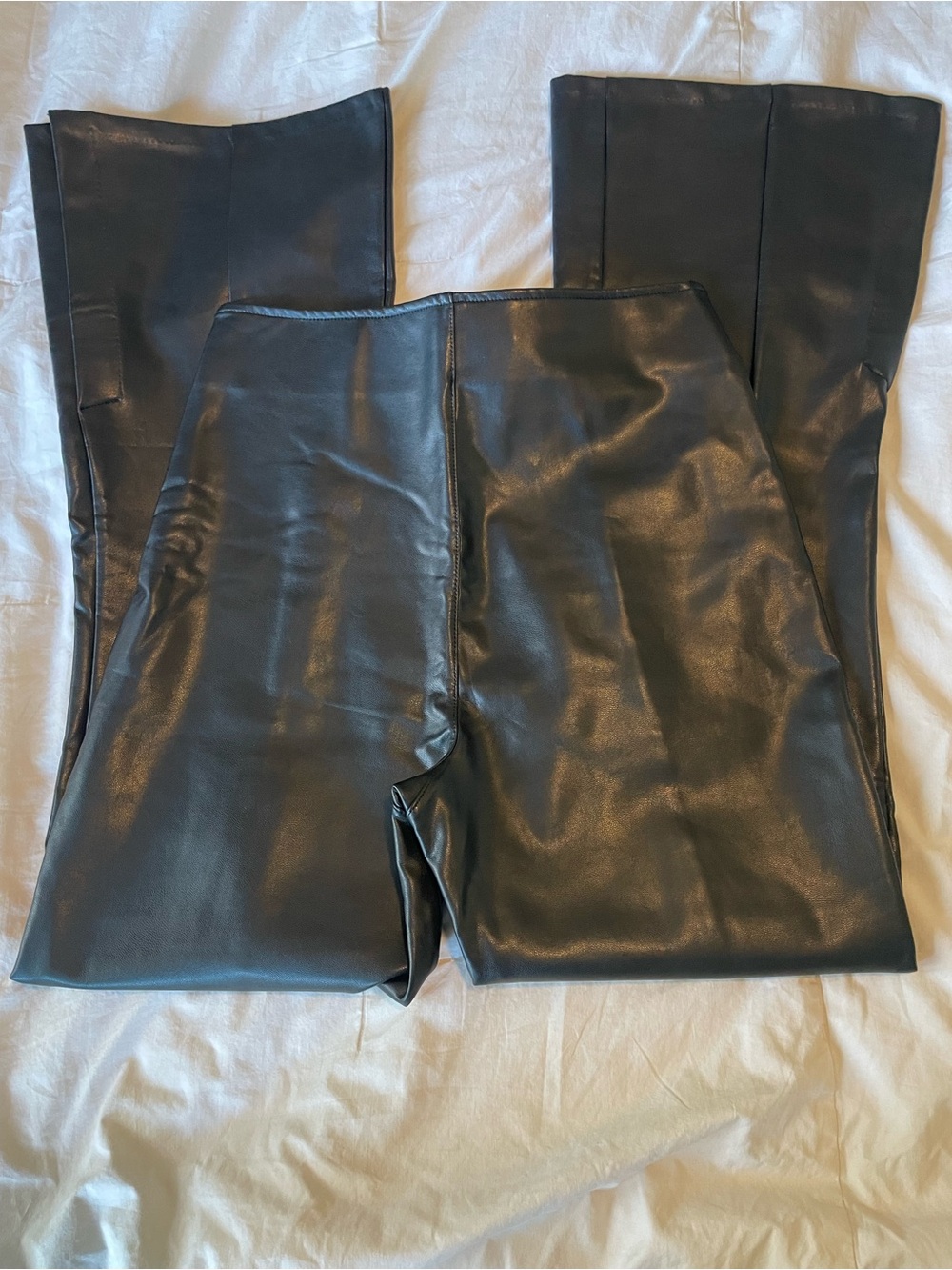 NWT Abercrombie & Fitch Black Vegan Leather Flare Pants Size Medium Short - Picture 5 of 8